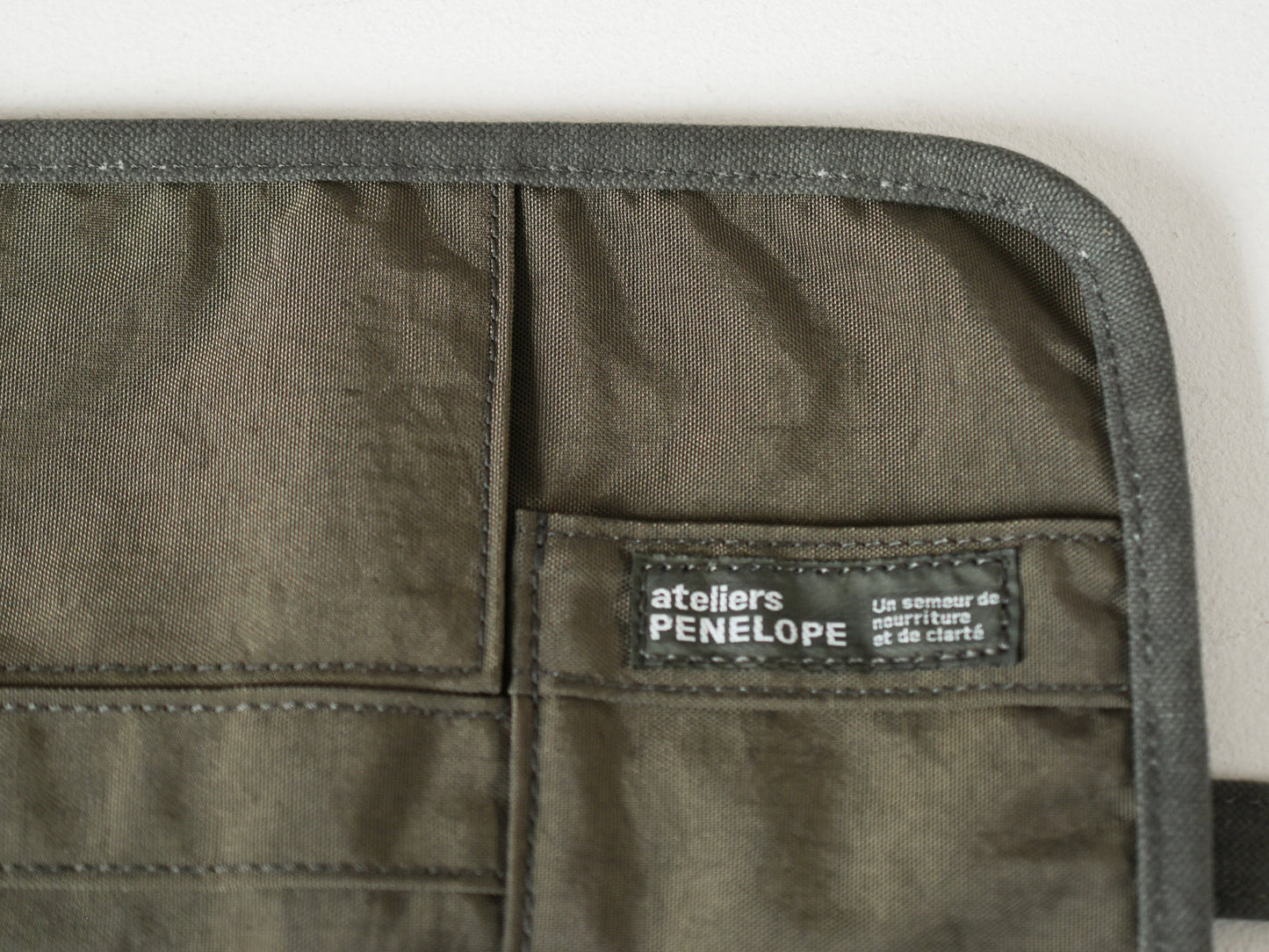 ateliers PENELOPE Roberto Pouch