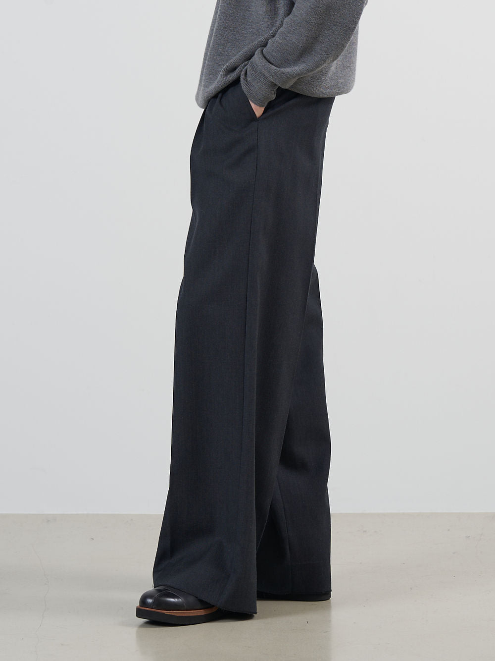 YOKE WOOL HIGH DENSITY GABARDINE 3PLEATED WIDE-LEG TROUSERS