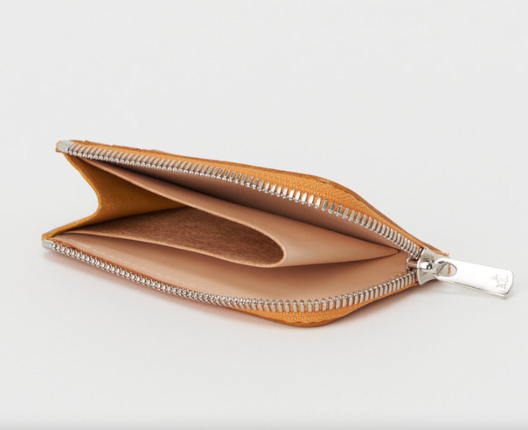 Hender Scheme L zip wallet – unexpected store