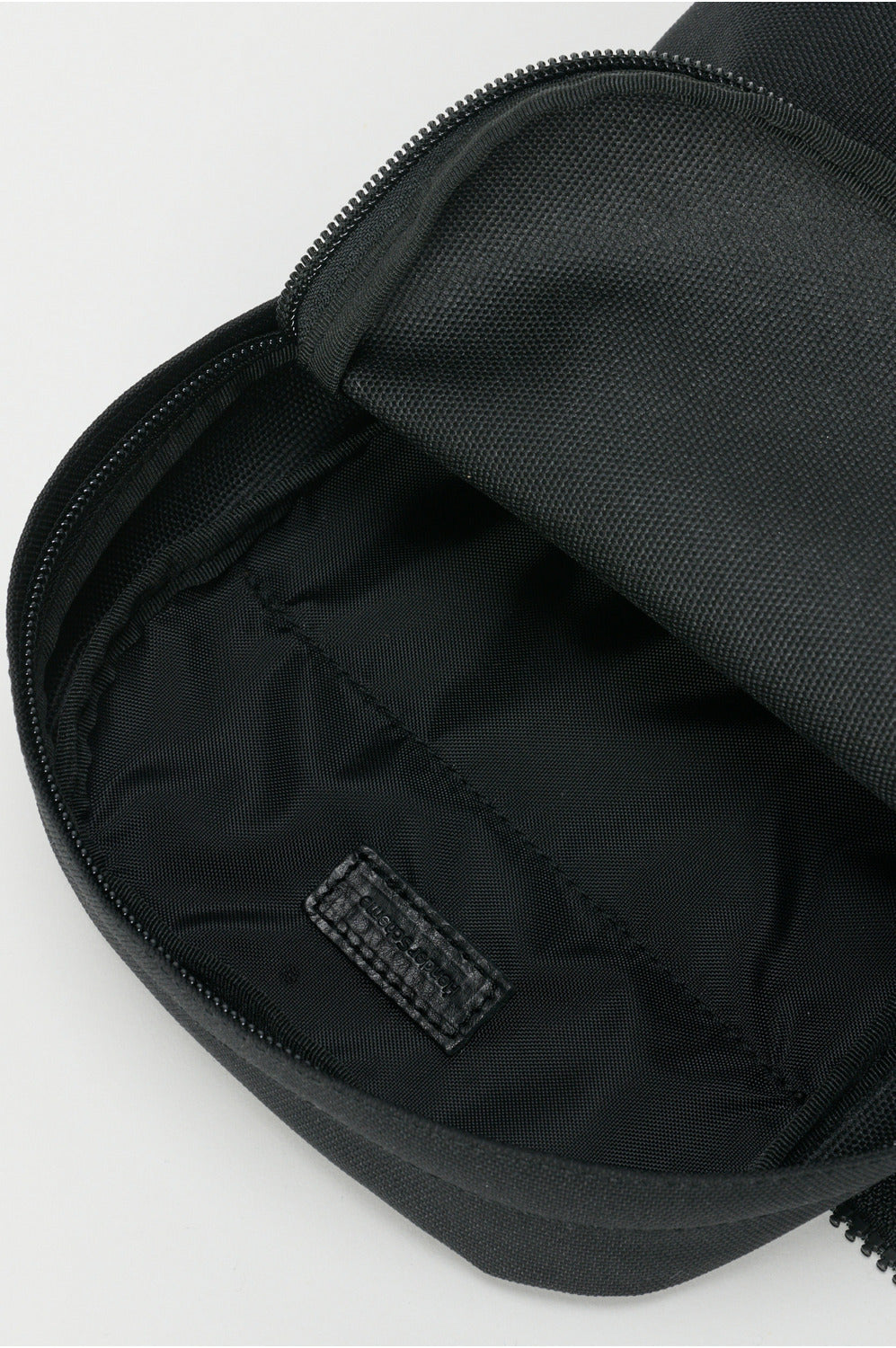 Hender Scheme double pocket pack – unexpected store