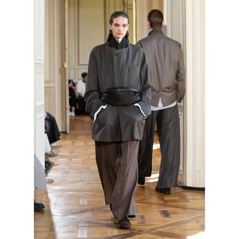 ssstein Leather Sling Bag