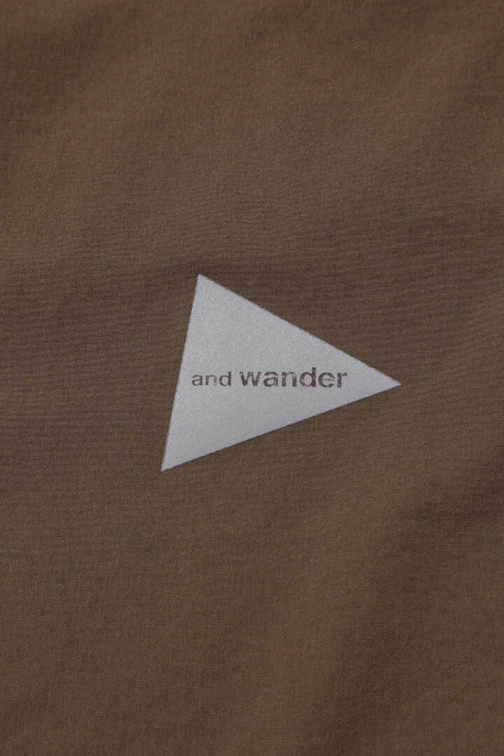 and wander light w cloth shirt