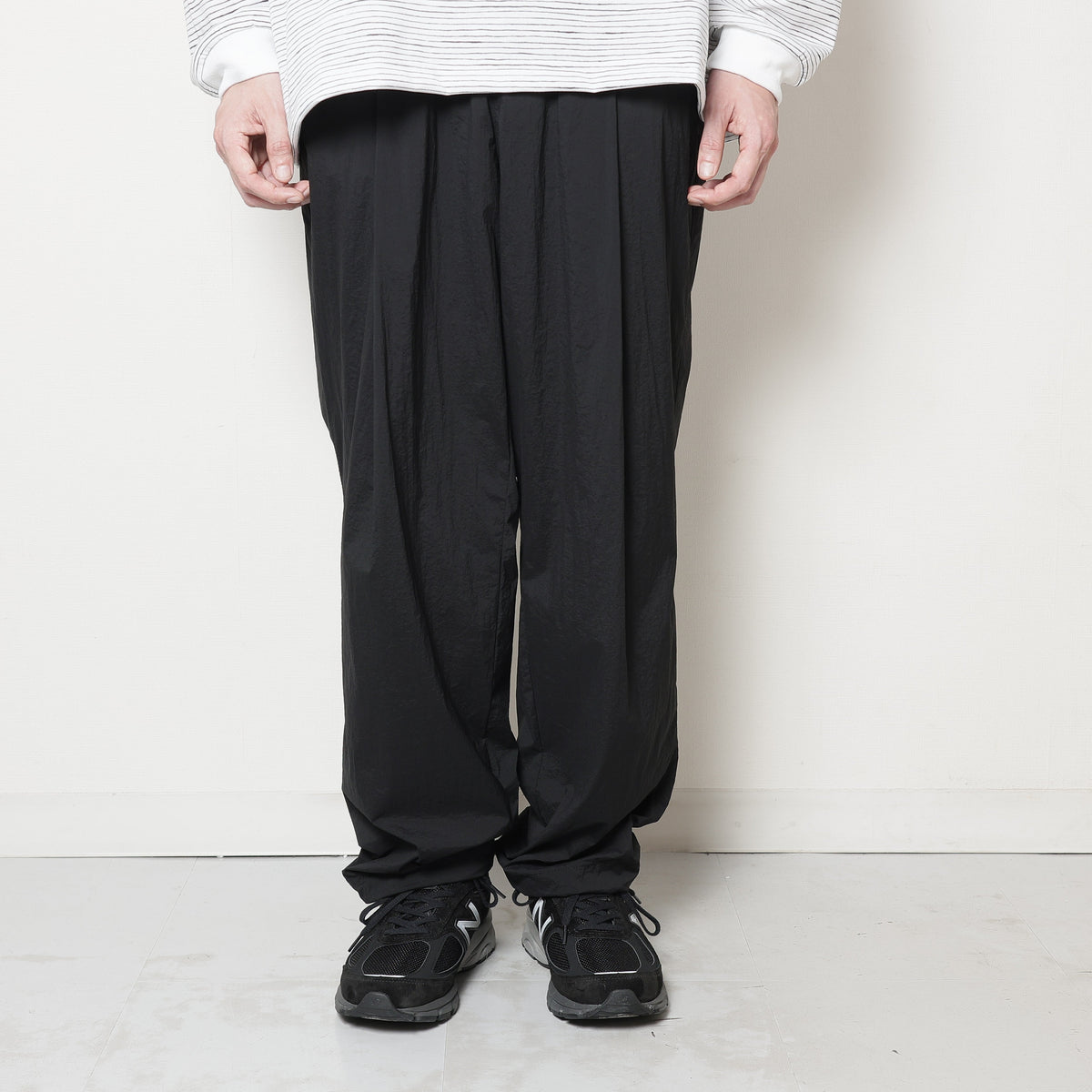 S.F.C (STRIPES FOR CREATIVE) WIDE TAPERED EASY PANTS (NYLON)