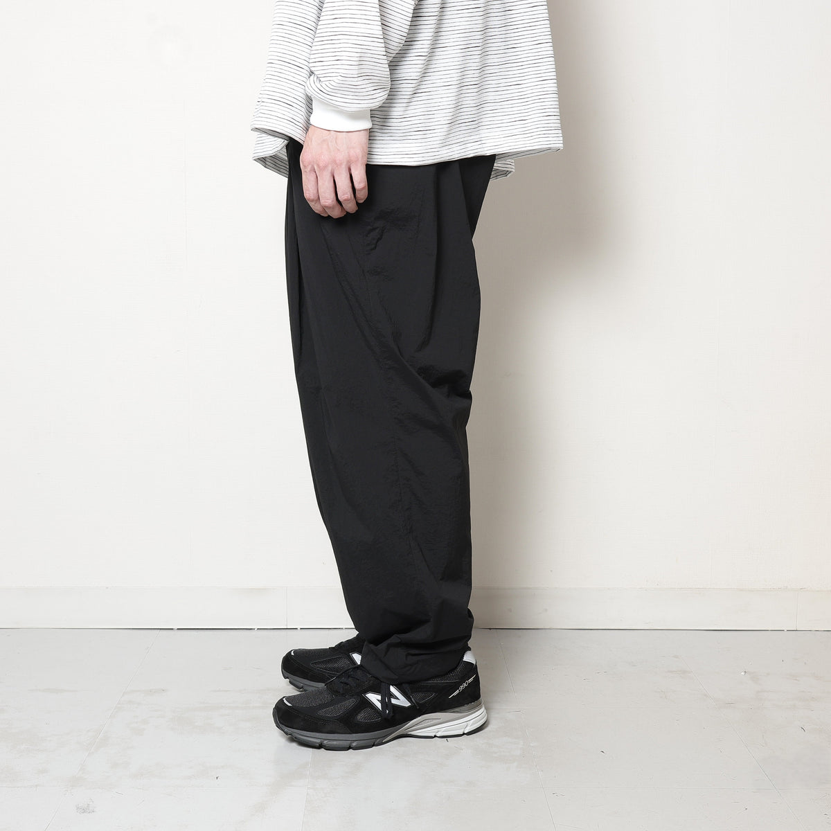 S.F.C (STRIPES FOR CREATIVE) WIDE TAPERED EASY PANTS (NYLON)