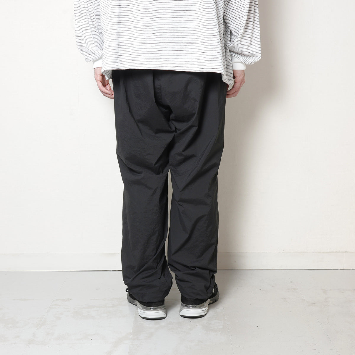 S.F.C (STRIPES FOR CREATIVE) WIDE TAPERED EASY PANTS (NYLON)