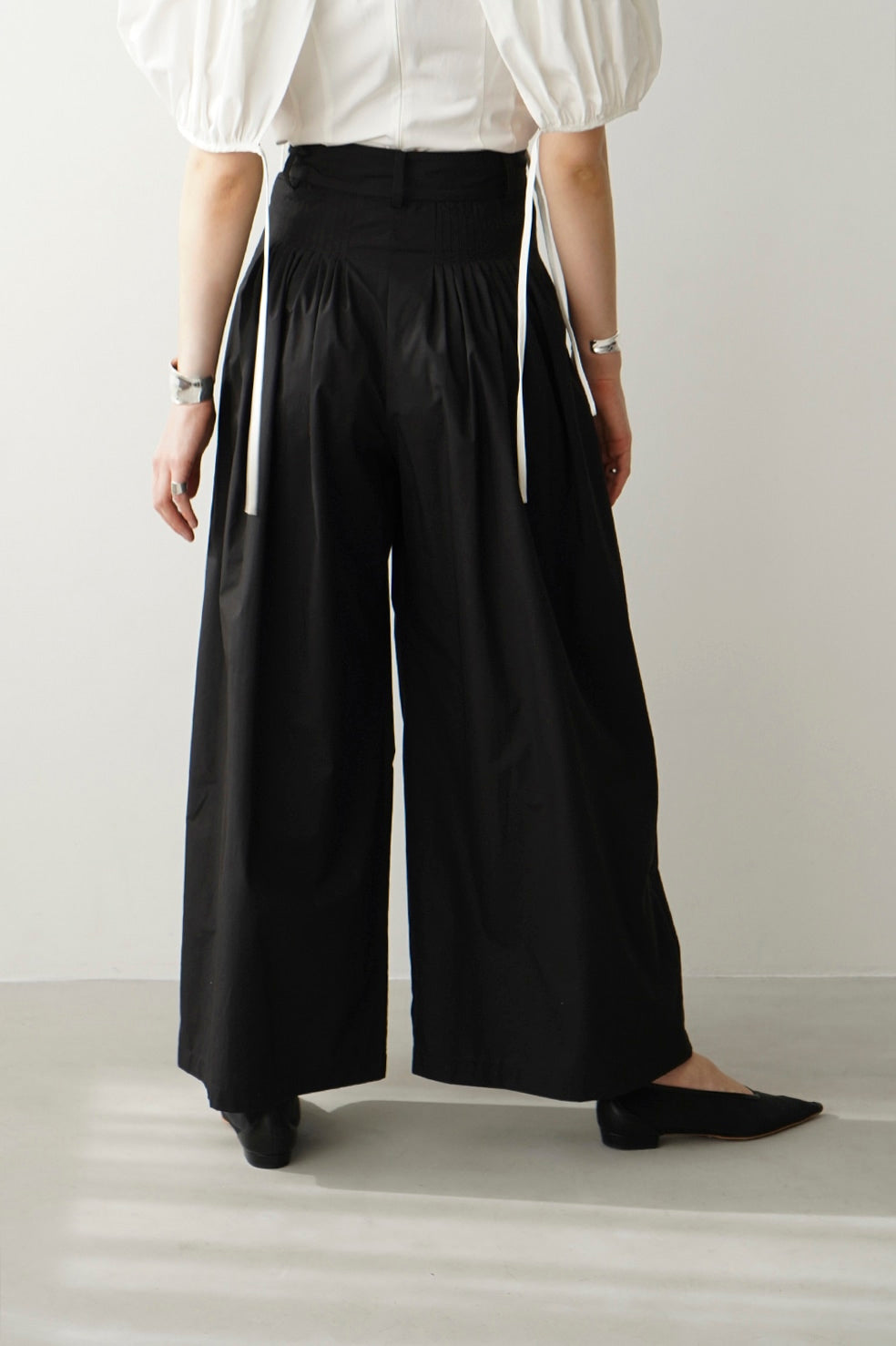 CLANE TUCK DESIGN WIDE PANTS