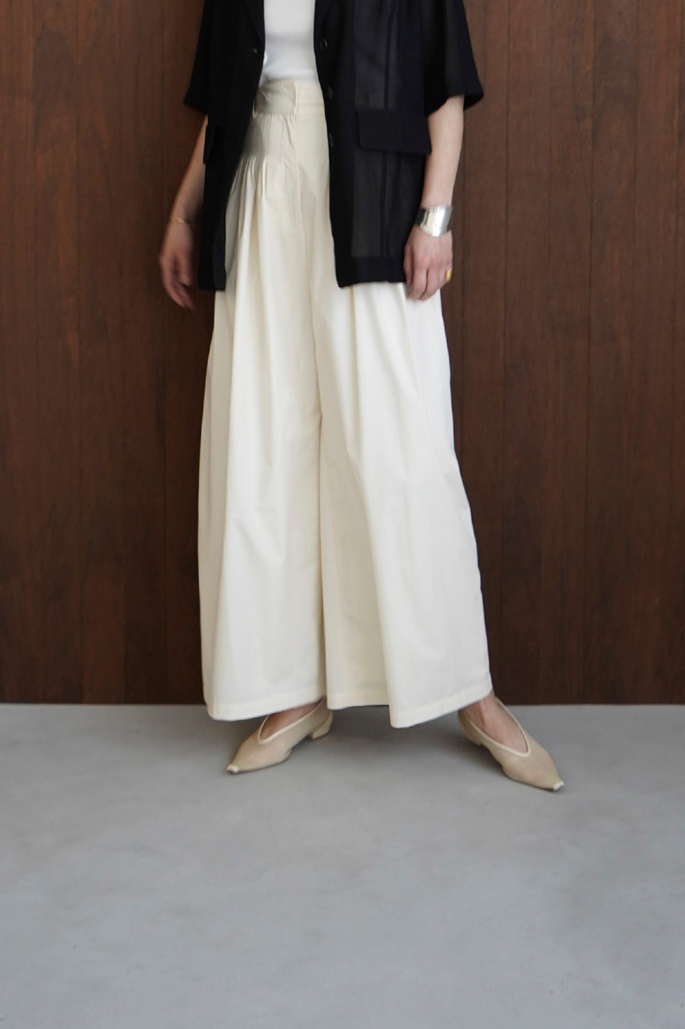 CLANE TUCK DESIGN WIDE PANTS