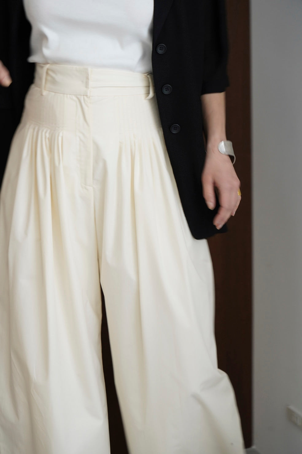 CLANE TUCK DESIGN WIDE PANTS – unexpected store