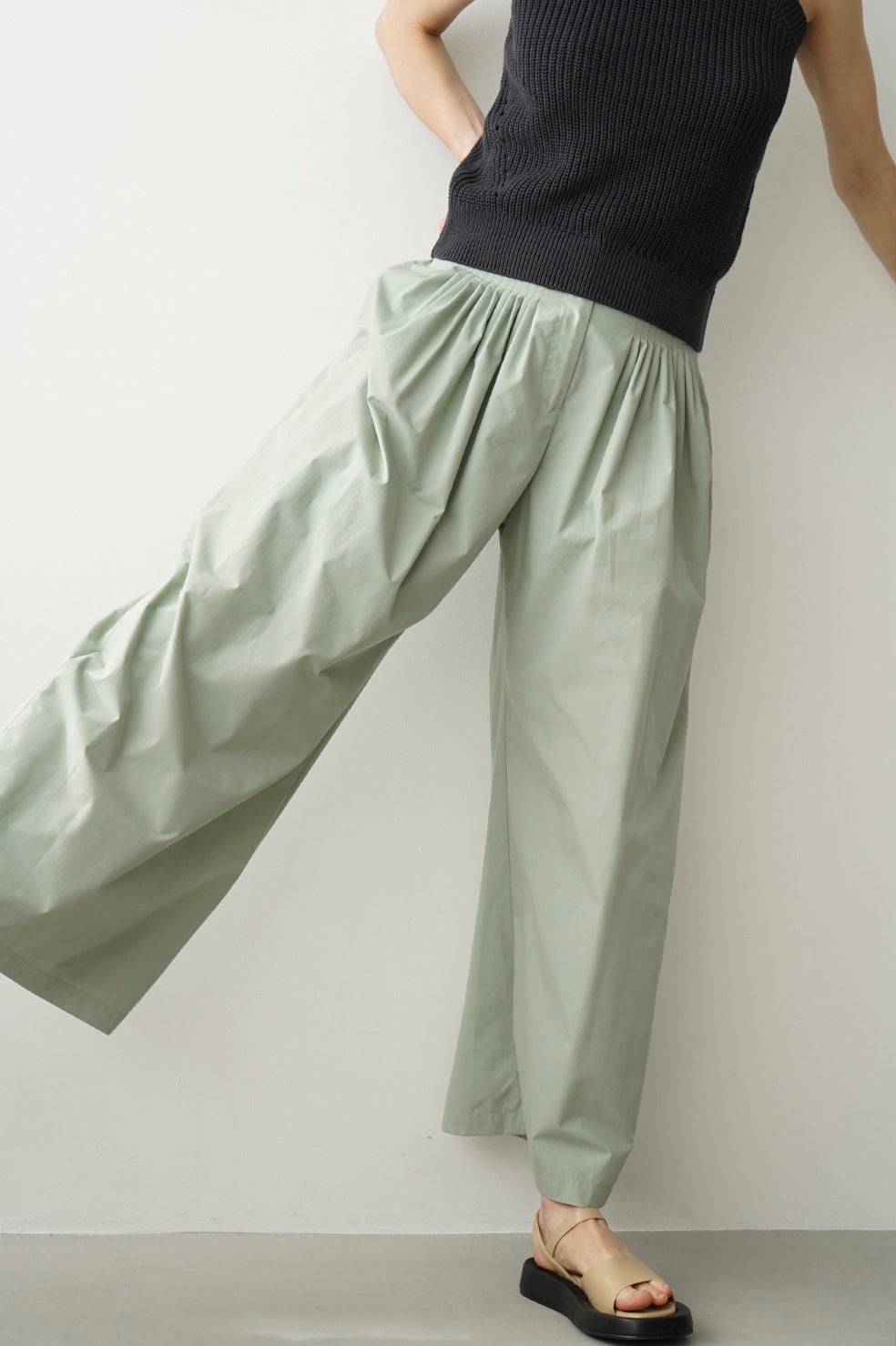 CLANE TUCK DESIGN WIDE PANTS