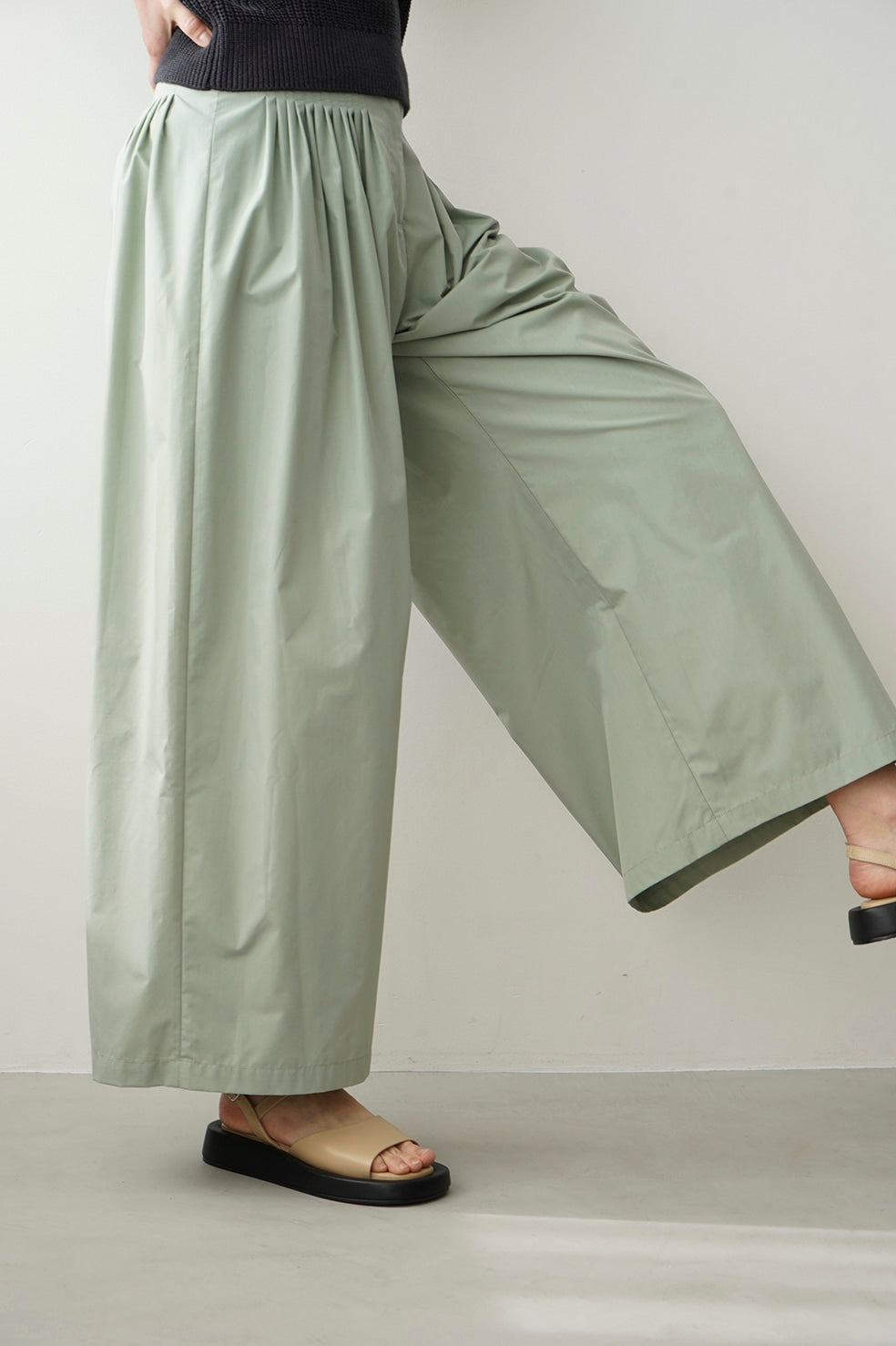 CLANE TUCK DESIGN WIDE PANTS