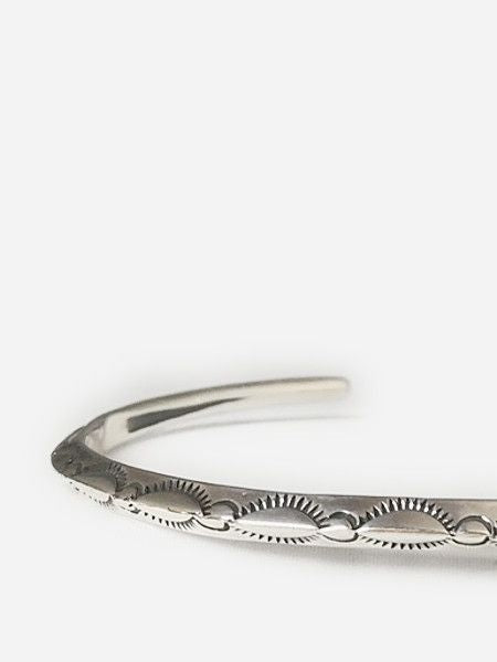 LARRY SMITH EXTRA THIN TRIANGLE BRACELET -LEAF- – unexpected store