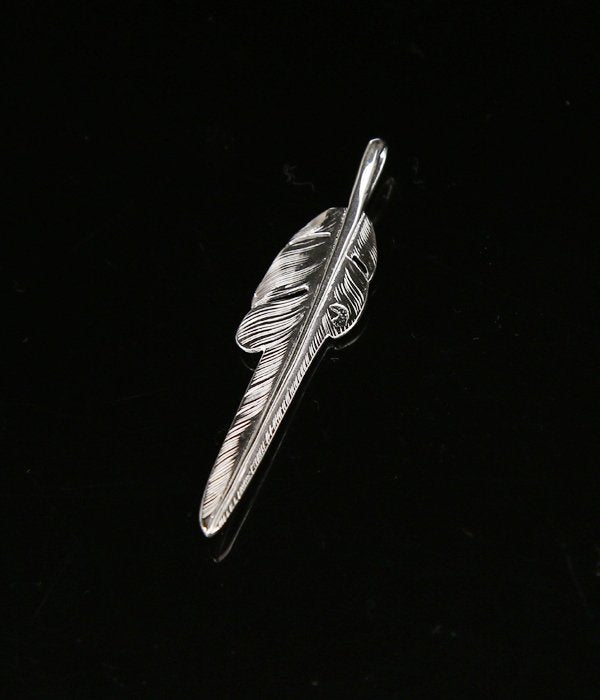 LARRY SMITH KAZEKIRI FEATHER PENDANT No. 29 -Medium-