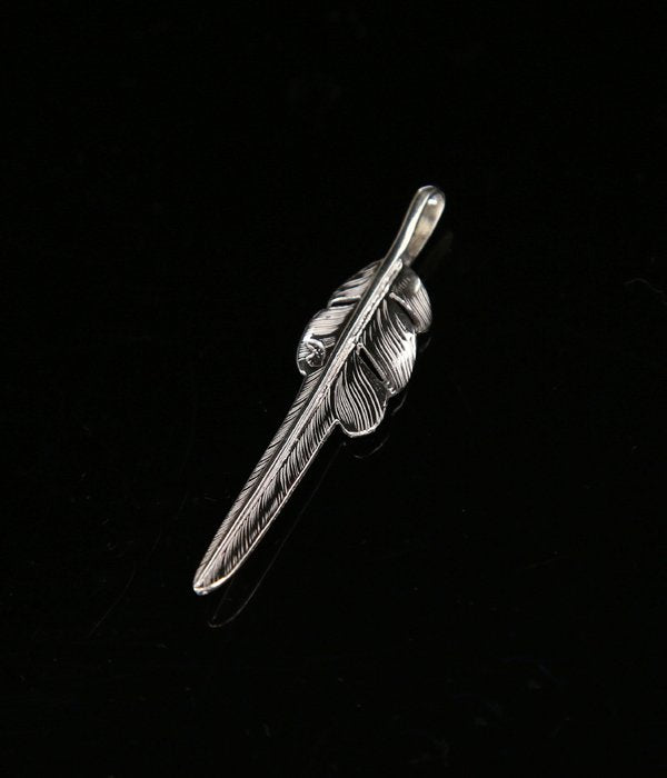 LARRY SMITH KAZEKIRI FEATHER PENDANT No. 29 -Medium-